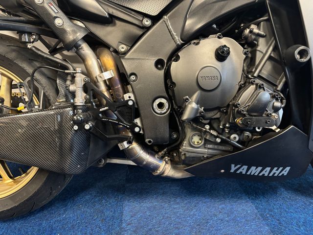 yamaha - r1