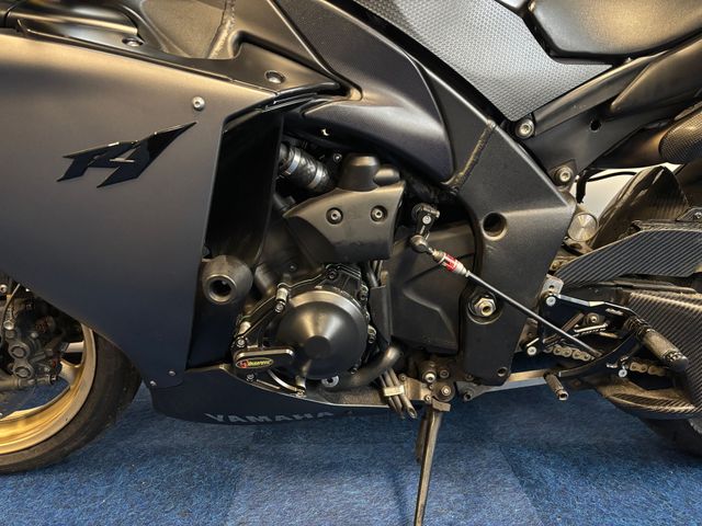 yamaha - r1