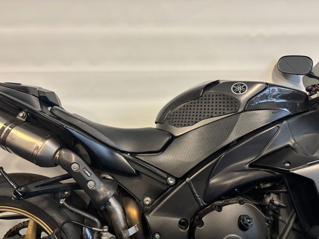 yamaha - r1