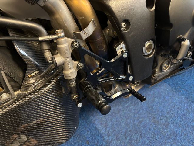 yamaha - r1