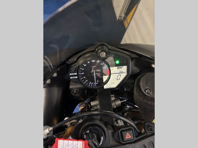 yamaha - r1