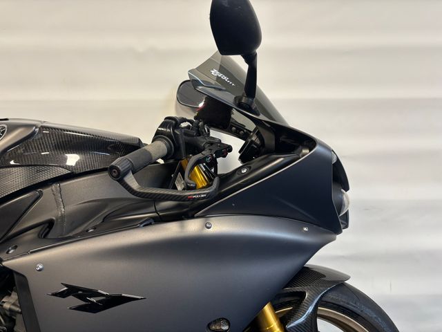 yamaha - r1