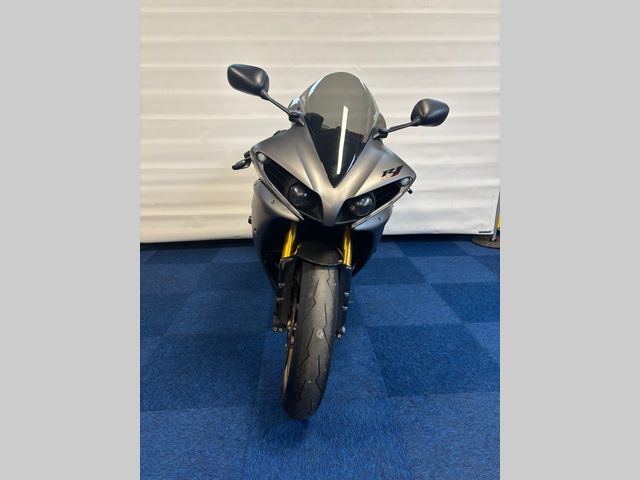 yamaha - r1