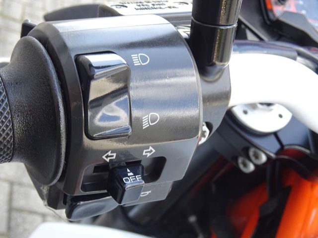 ktm - 990-supermoto-r