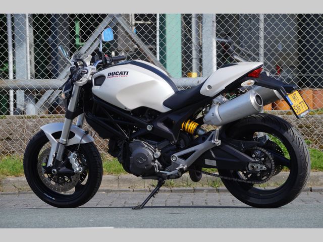 ducati - monster-696