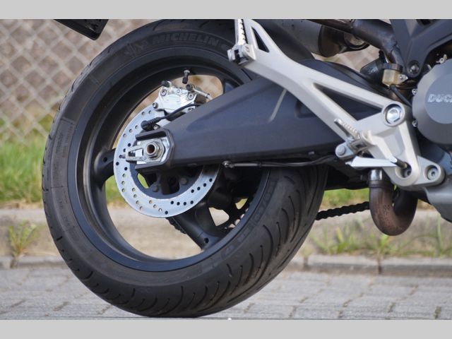 ducati - monster-696