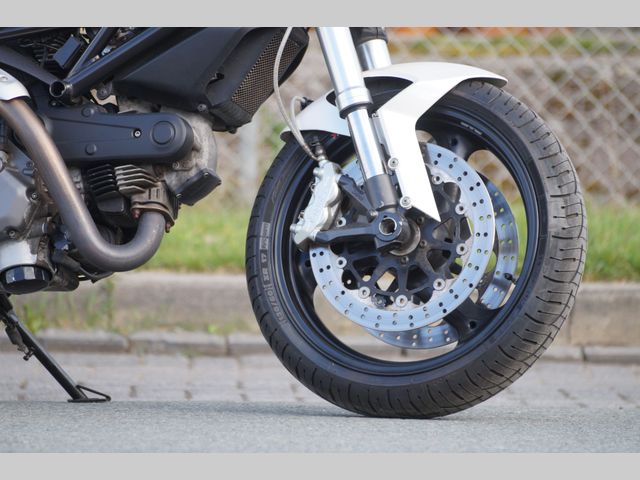 ducati - monster-696