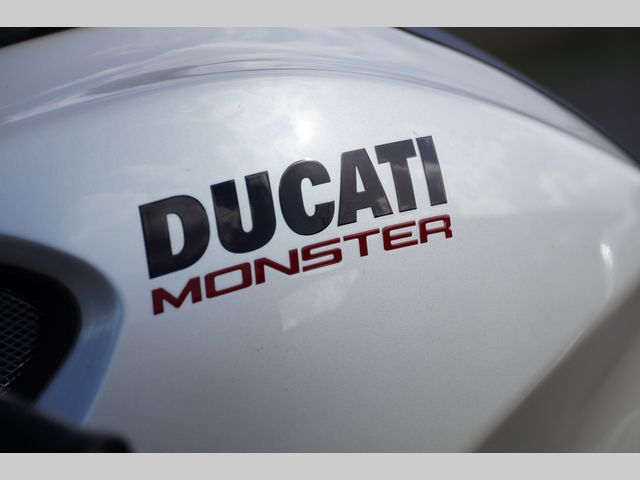 ducati - monster-696
