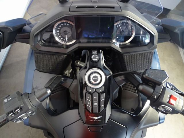 honda - gl-1800-goldwing-bagger