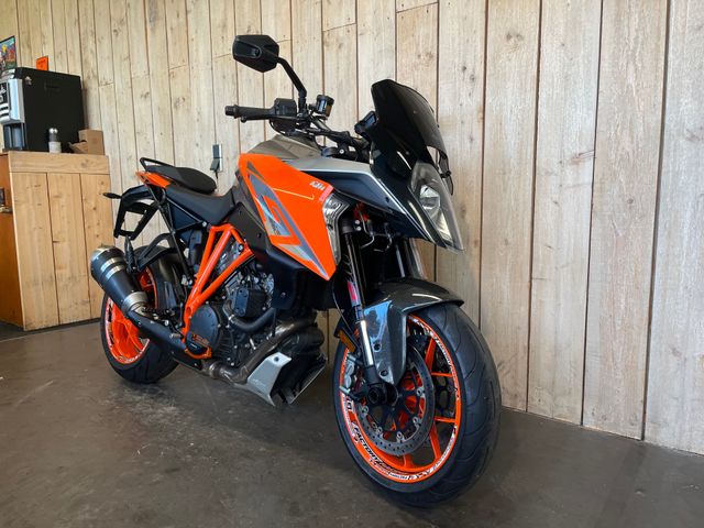 ktm - 1290-super-duke-gt