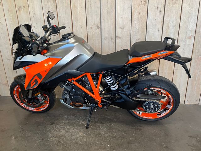 ktm - 1290-super-duke-gt