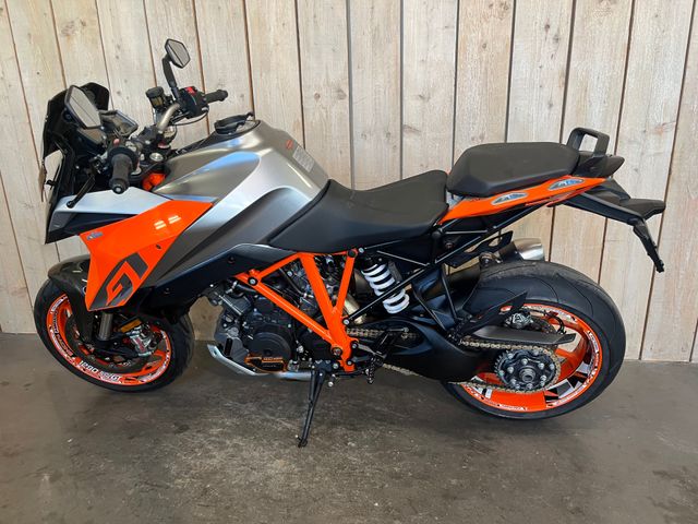 ktm - 1290-super-duke-gt