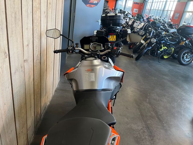 ktm - 1290-super-duke-gt