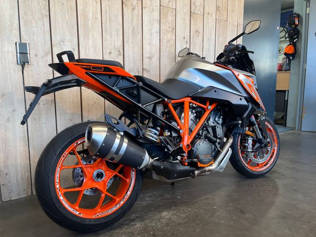 ktm - 1290-super-duke-gt