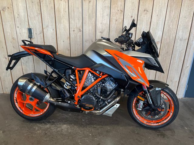 ktm - 1290-super-duke-gt