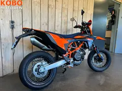 KTM 690 SMC R 2026 nieuw – foto 4 van 20