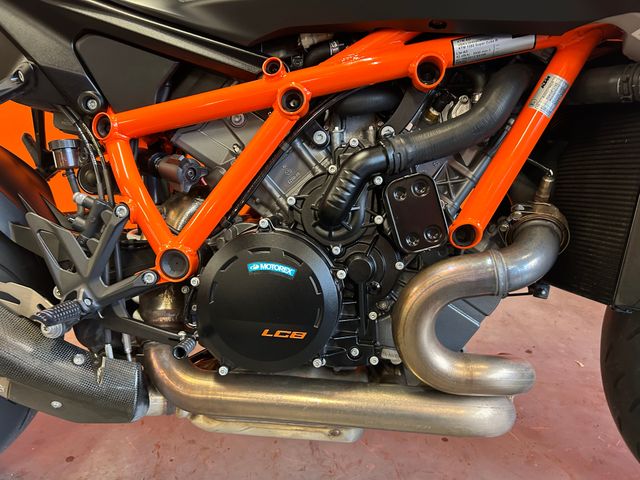 ktm - 1390-super-duke-r