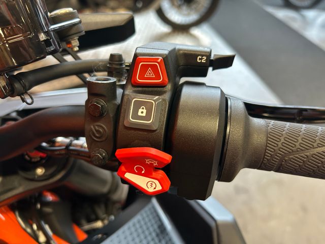 ktm - 1390-super-duke-r