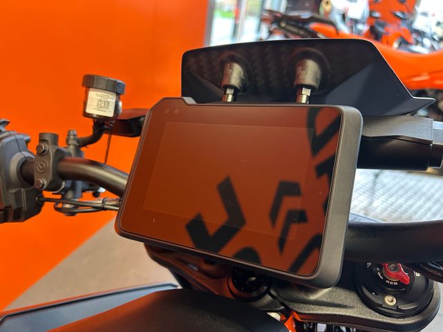 ktm - 1390-super-duke-r