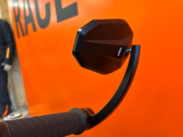 ktm - 1390-super-duke-r