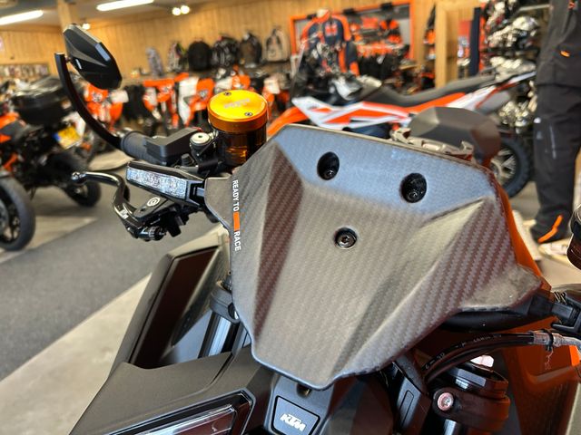 ktm - 1390-super-duke-r