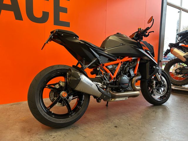 ktm - 1390-super-duke-r