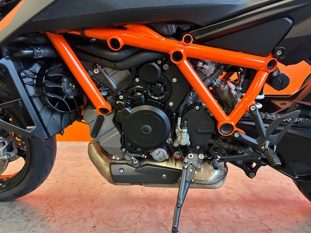 ktm - 1390-super-duke-r