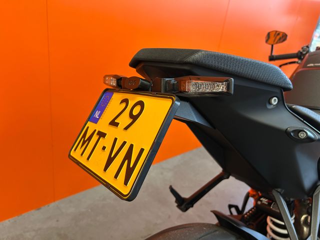 ktm - 1390-super-duke-r