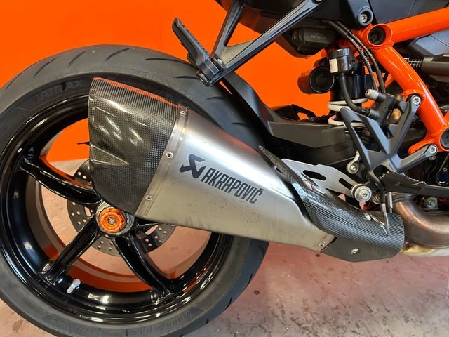 ktm - 1390-super-duke-r