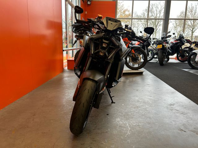 ktm - 1390-super-duke-r
