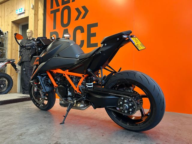 ktm - 1390-super-duke-r