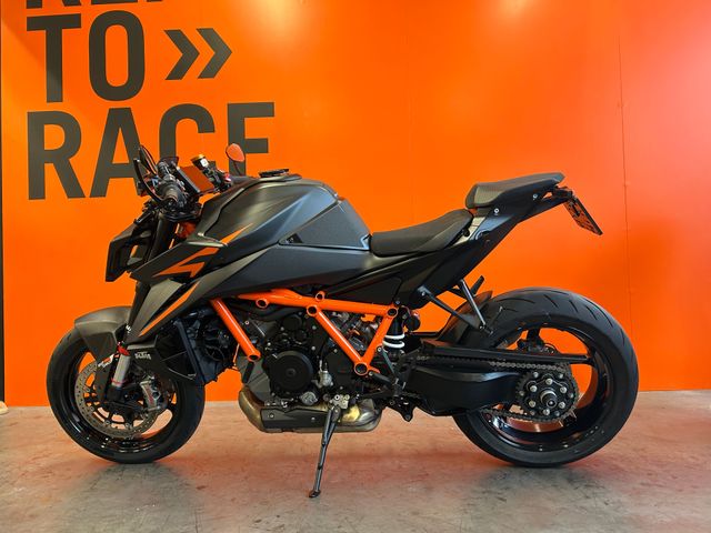 ktm - 1390-super-duke-r