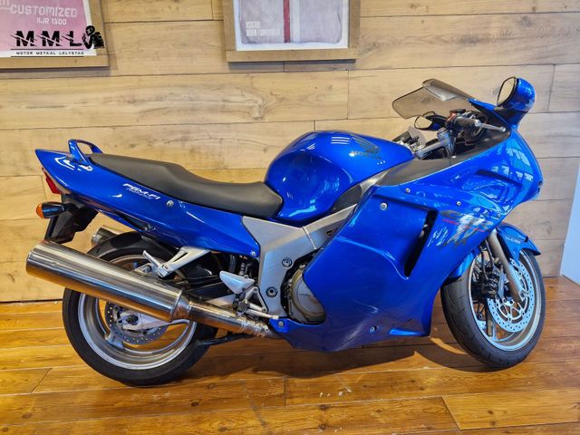 honda - cbr-1100--xx-super-blackbird