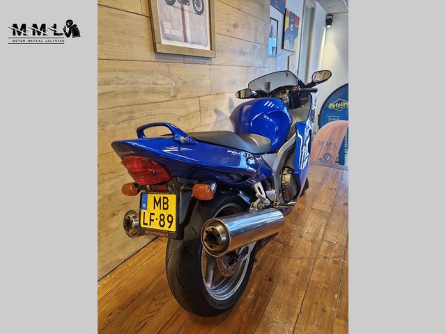 honda - cbr-1100--xx-super-blackbird
