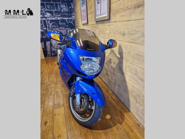 honda - cbr-1100--xx-super-blackbird
