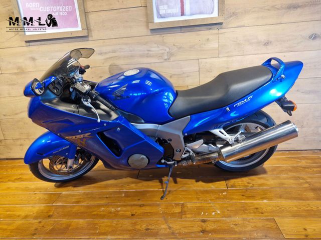 honda - cbr-1100--xx-super-blackbird