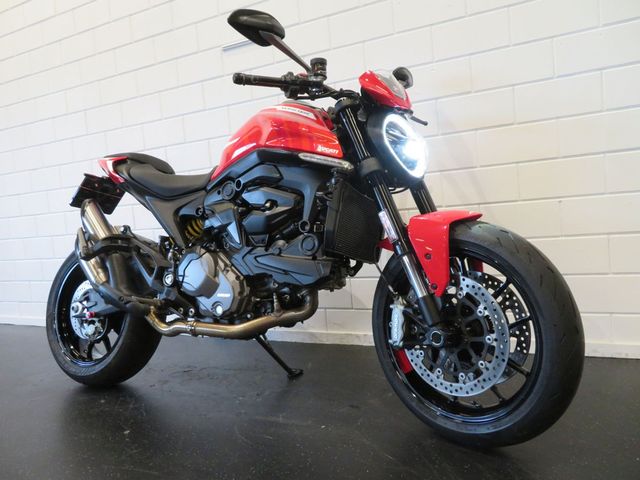 ducati - m-900-monster