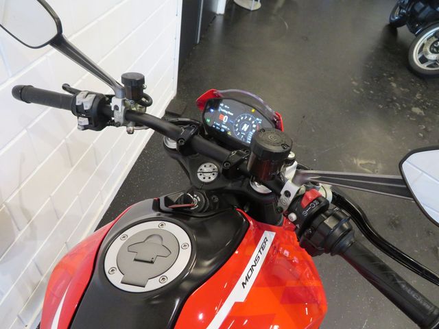 ducati - m-900-monster