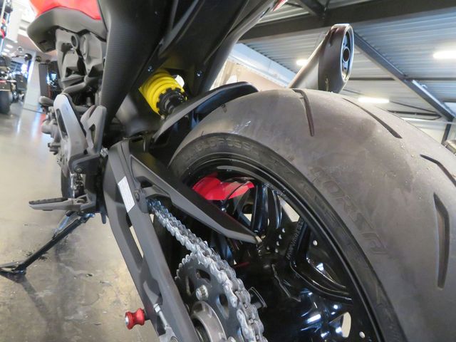 ducati - m-900-monster