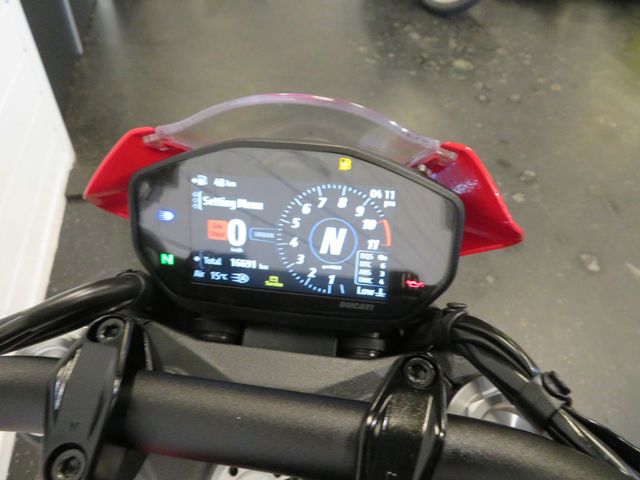 ducati - m-900-monster