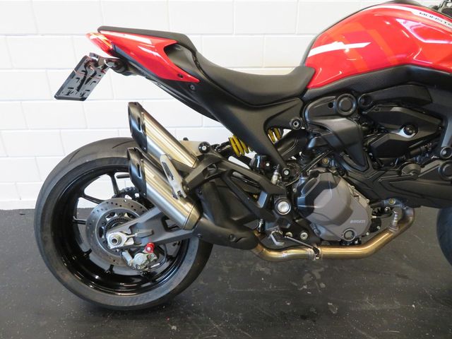 ducati - m-900-monster