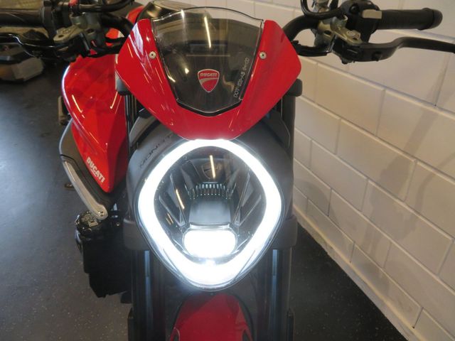 ducati - m-900-monster