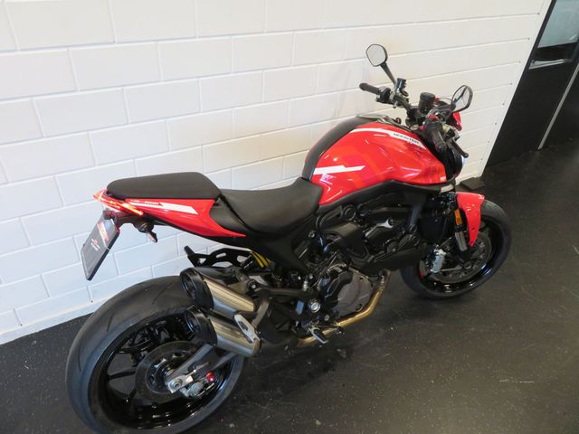 ducati - m-900-monster