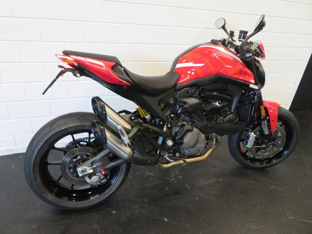 ducati - m-900-monster