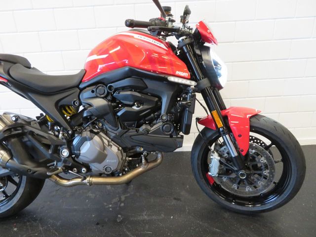ducati - m-900-monster