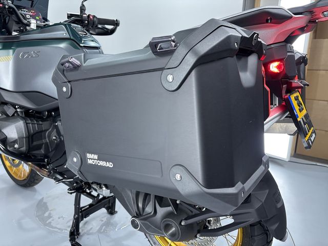 bmw - r-1300-gs-adventure