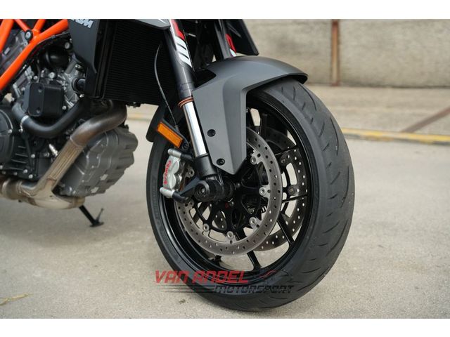 ktm - 1290-super-duke-r