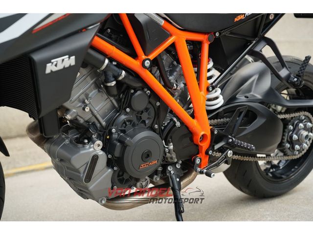ktm - 1290-super-duke-r