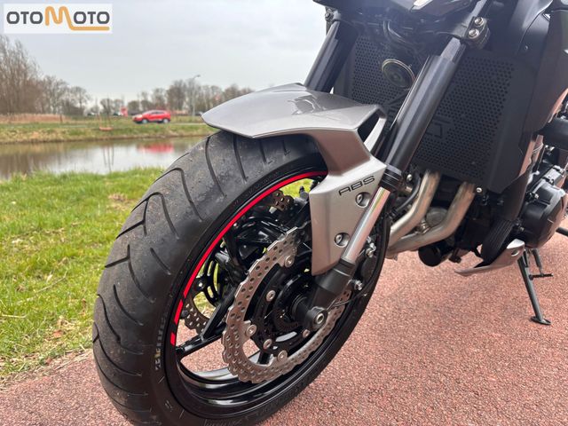 kawasaki - z900