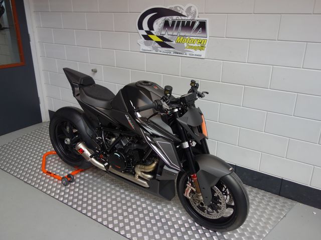 ktm - 1390-super-duke-rr-track